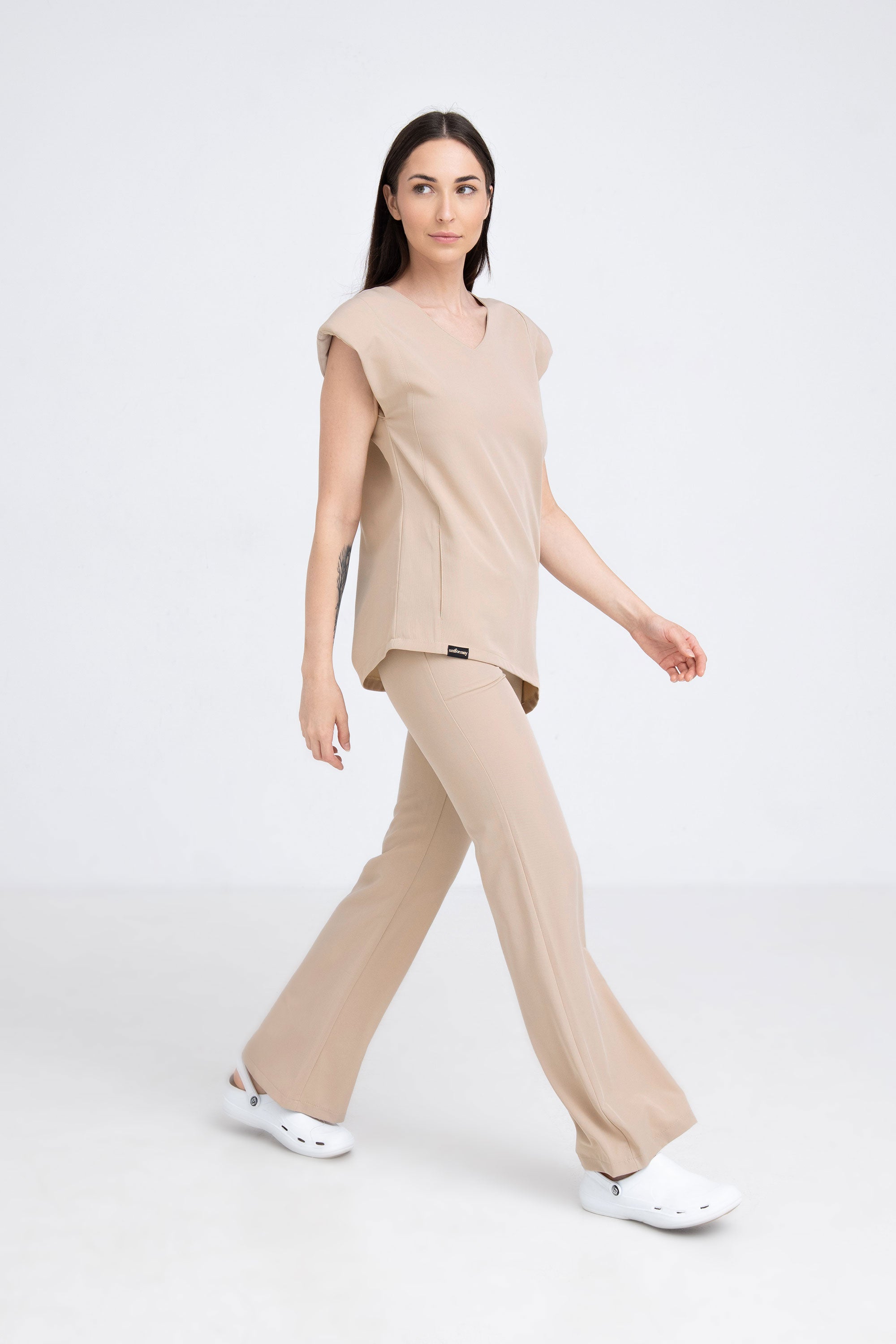 Medyczne spodnie damskie dzwony - kolor gold beige