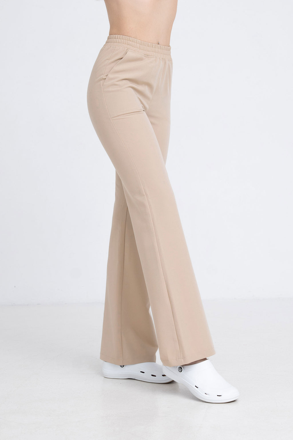 Medyczne spodnie damskie dzwony - kolor gold beige