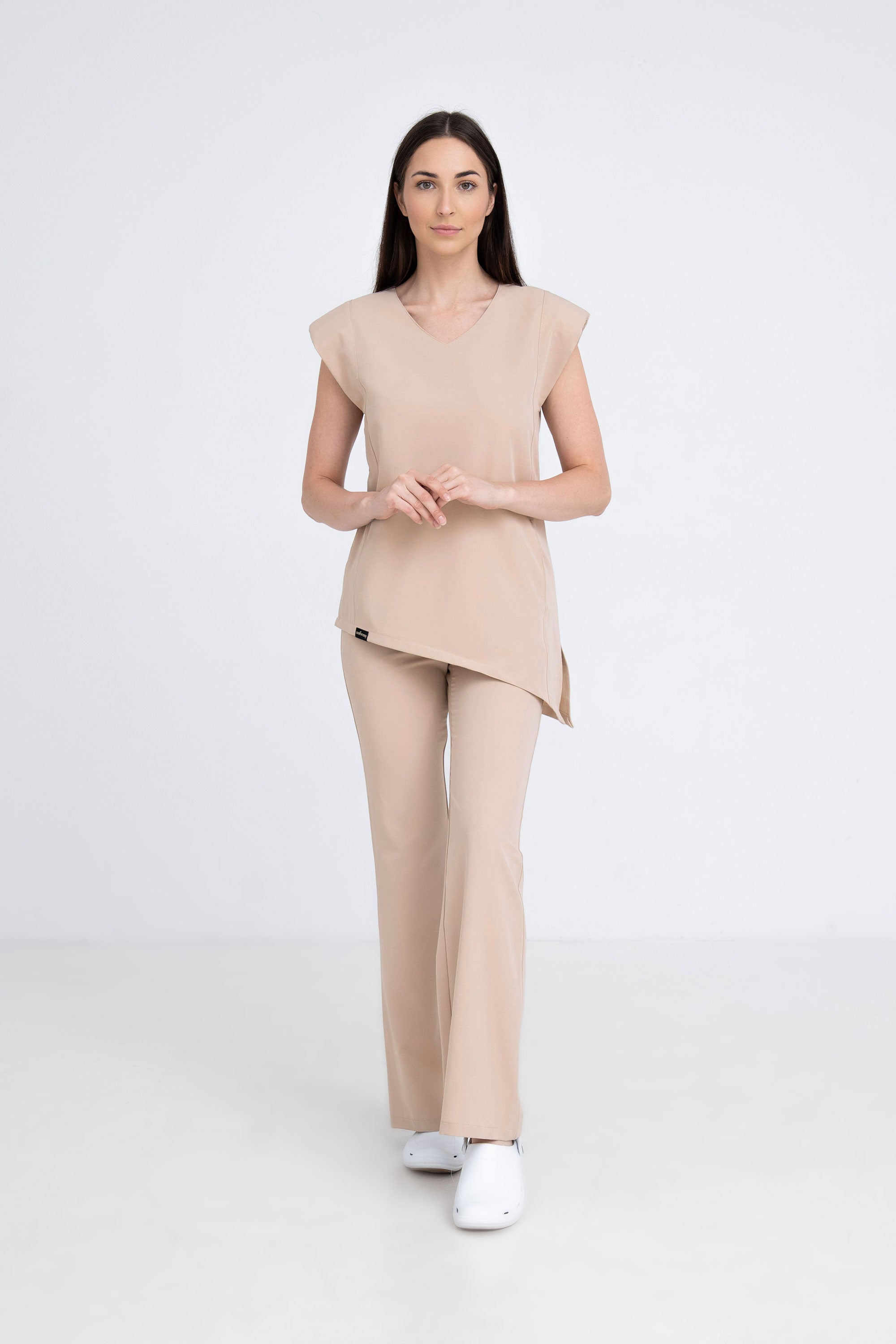 Medyczne spodnie damskie dzwony - kolor gold beige