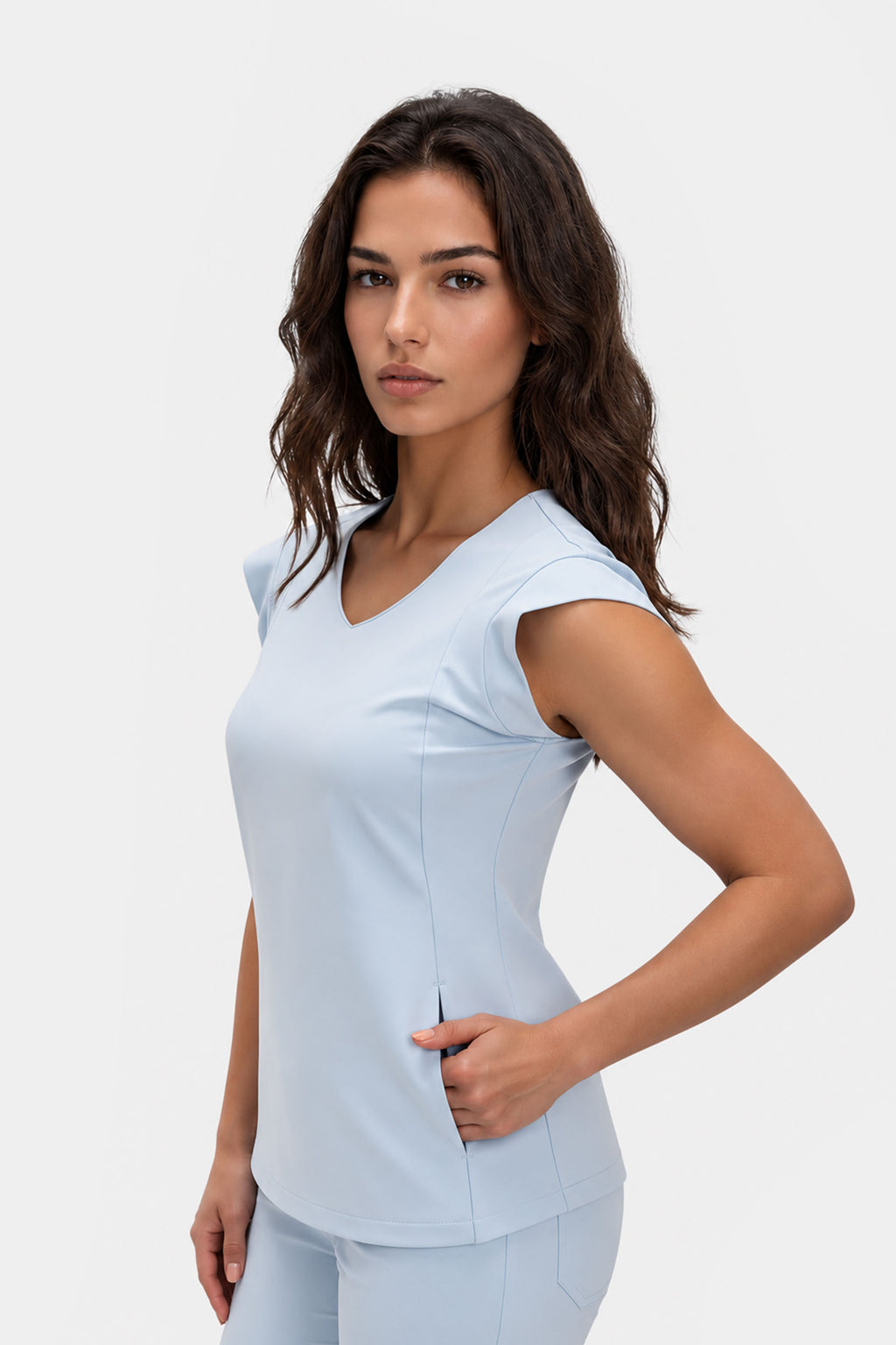 Damska bluza medyczna Aria w kolorze baby blue z nowoczesnymi, krótkimi rękawami