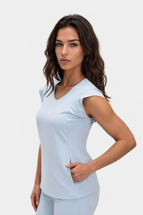 Damska bluza medyczna Aria w kolorze baby blue z nowoczesnymi, krótkimi rękawami