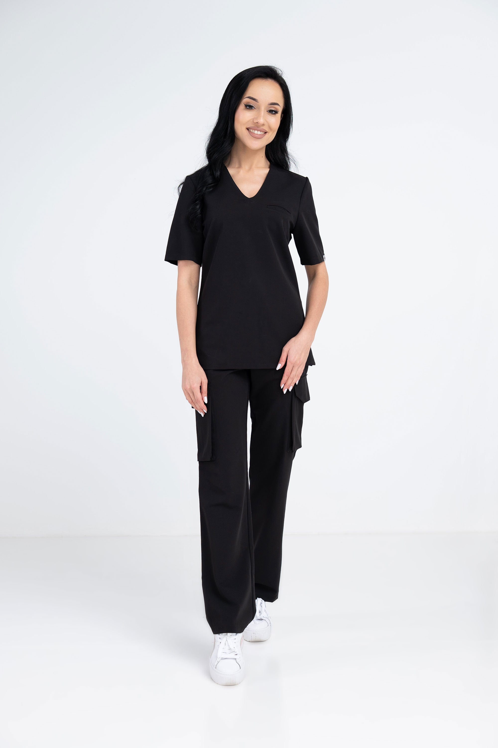 Medyczna bluza damska Cami i medyczne spodnie damskie bojówki - kolor black