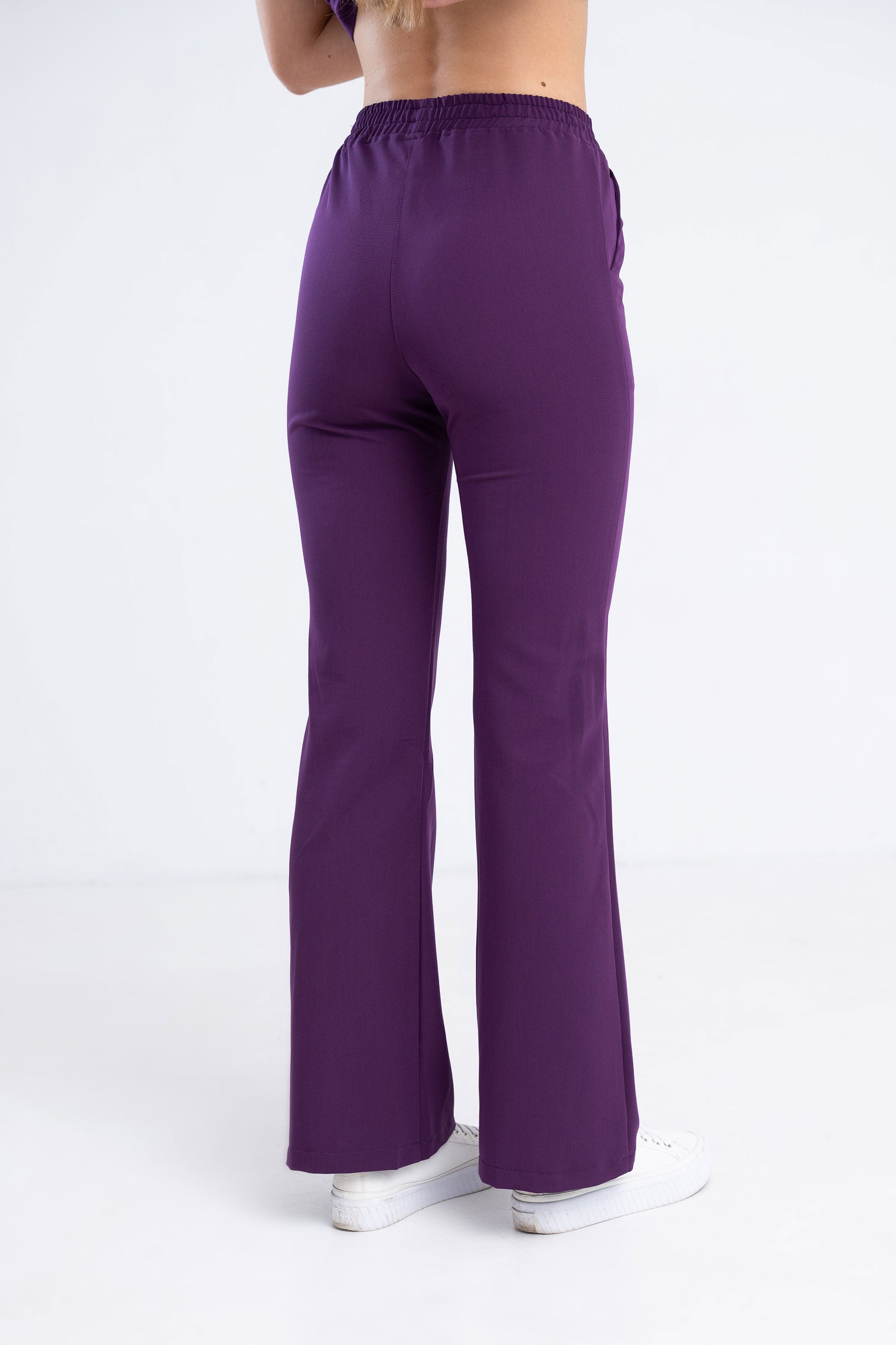 Medyczne spodnie damskie dzwony - kolor purple
