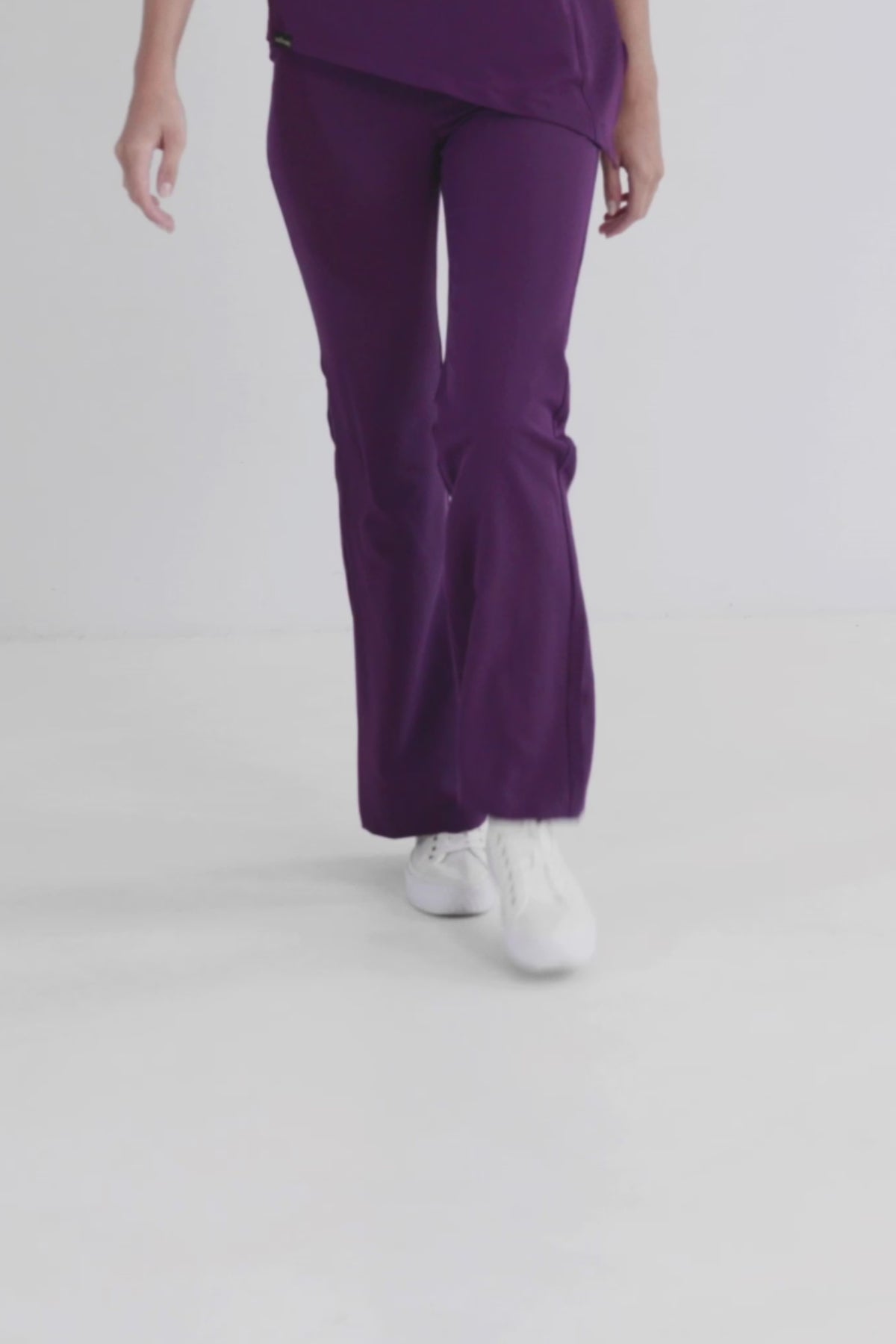 Medyczne spodnie damskie dzwony